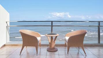 Junior Suite, 1 King Bed, Ocean View (Balcony) | Beach/ocean view