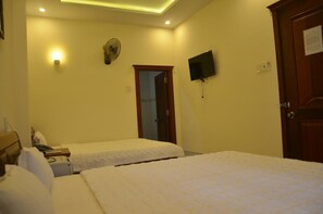 Premium bedding, memory-foam beds, desk, free WiFi - Thanh Tung Hotel (Quy Nhon)