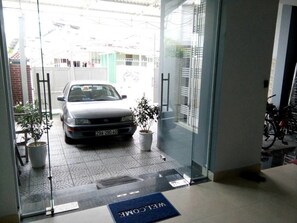 Free self-parking - Rubis Hostel (Hue)