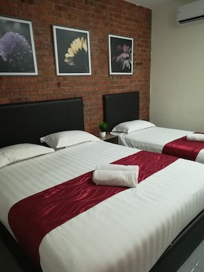 Roupas de cama premium, escrivaninha, quartos à prova de som