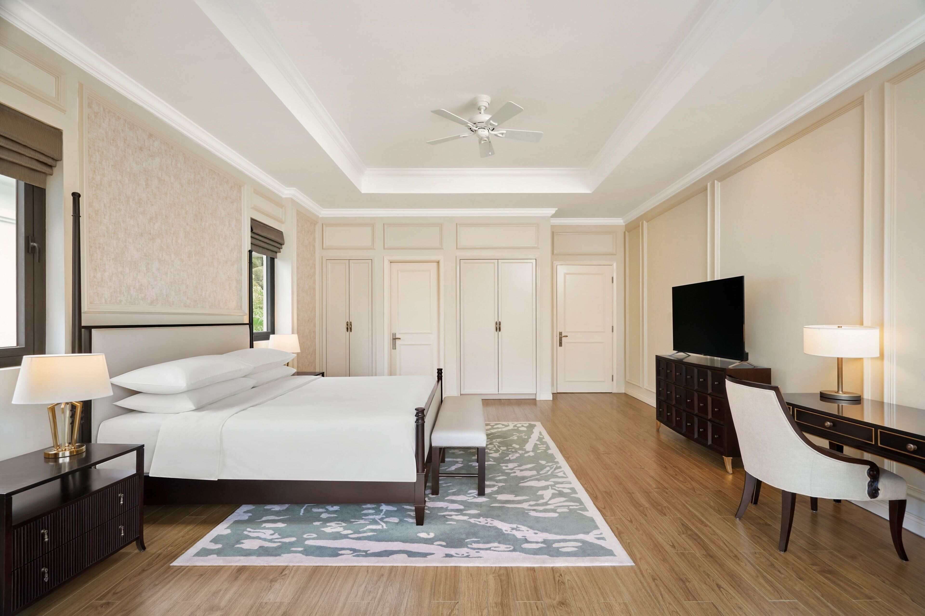 2 bedrooms, premium bedding, in-room safe, desk