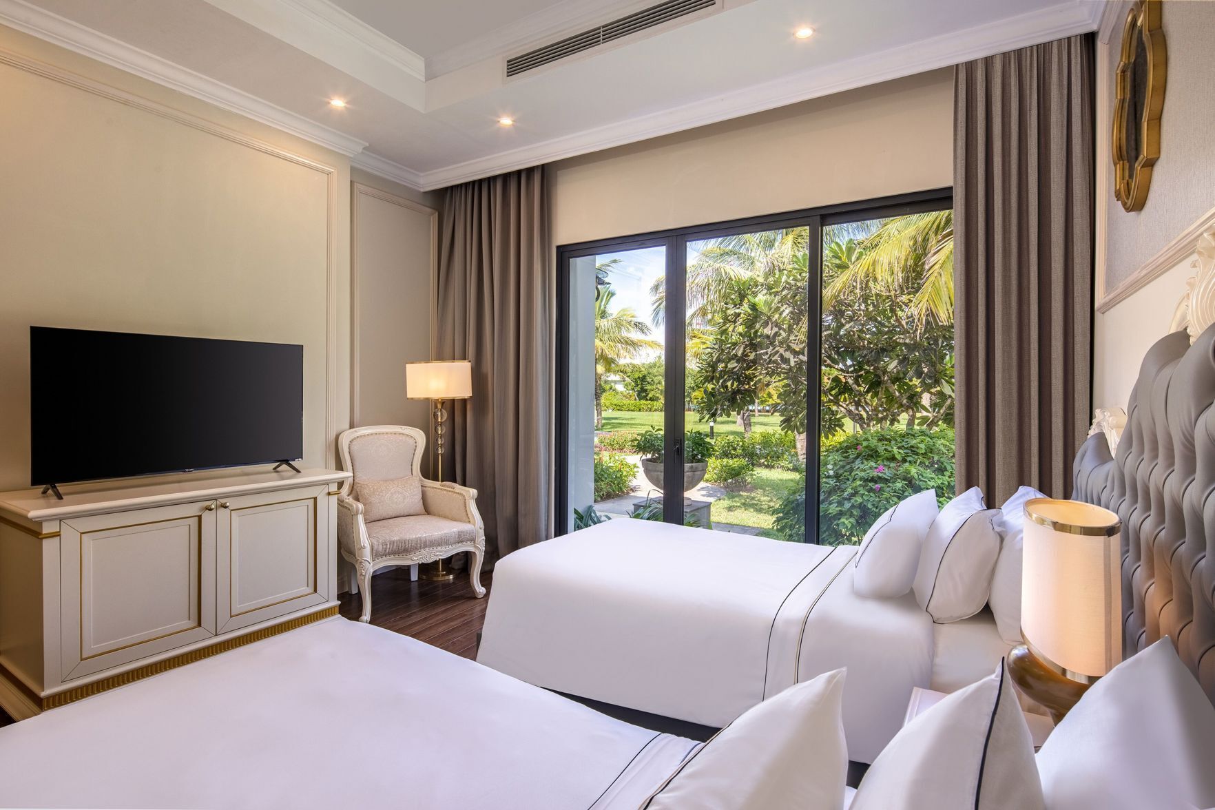 Minibar, in-room safe, desk, blackout drapes