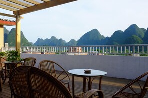Rooftop terrace - Yangshuo Eden Inn (Guilin)
