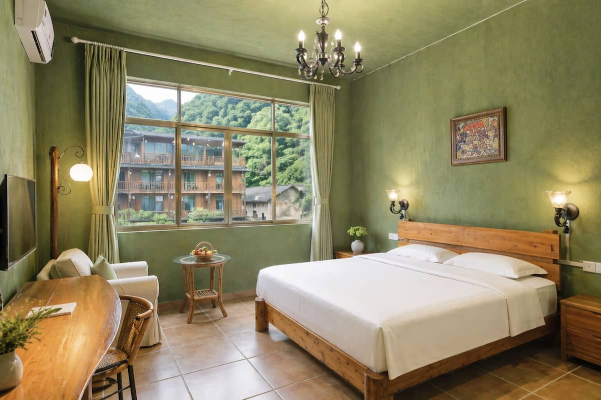 Double Room | Select Comfort beds, desk, soundproofing, WiFi (free)