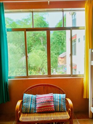 Garden view - Yangshuo Eden Inn (Guilin)