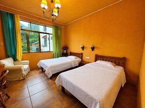 Twin Room | Select Comfort beds, desk, soundproofing, free WiFi - Yangshuo Eden Inn (Guilin)