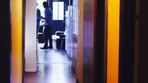 A narrow hallway with a wooden floor and a door at the end. - St Kilda East backpackers' hostel (St. Kilda East)