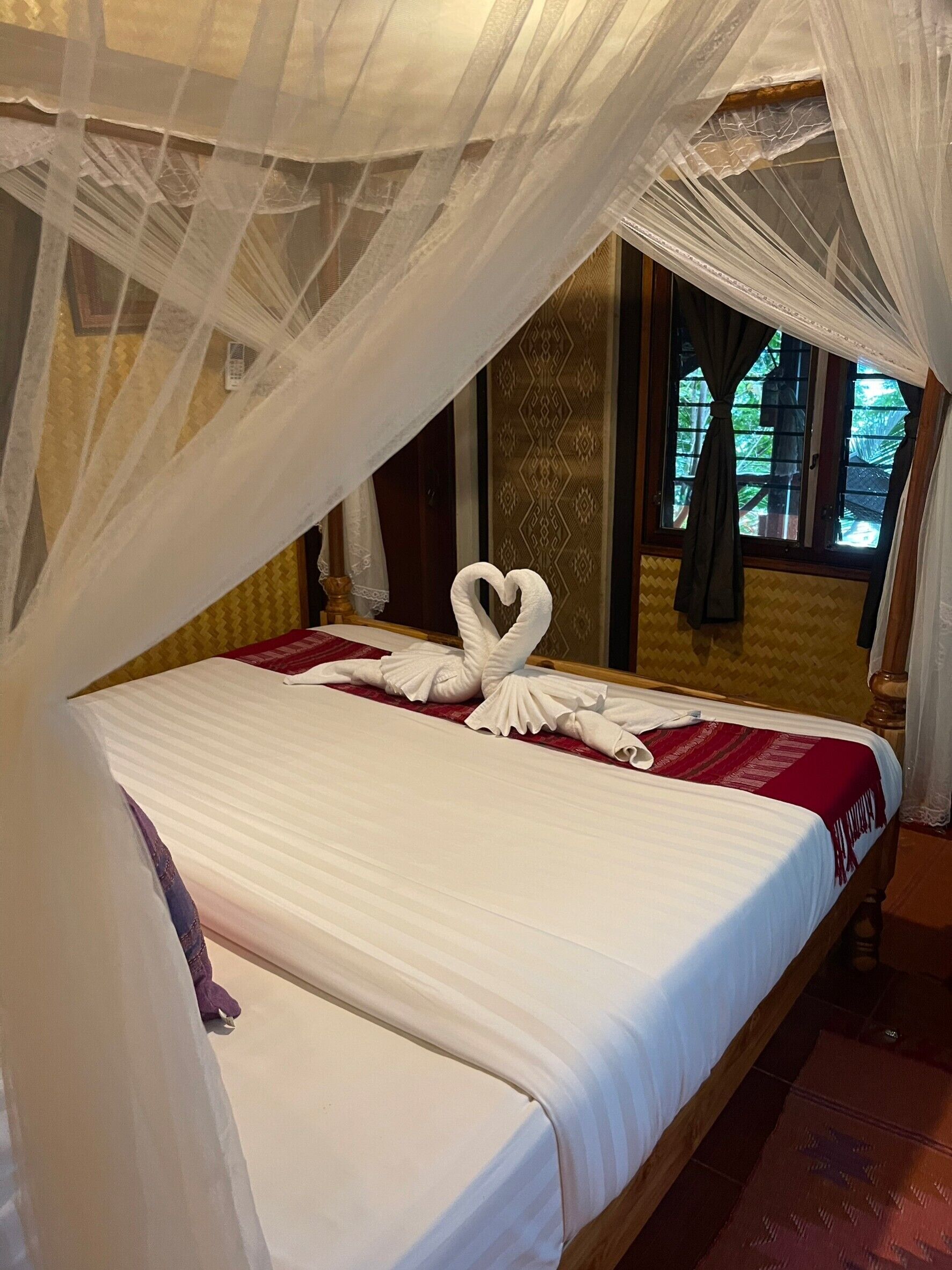 Minibar, coffres-forts dans les chambres, bureau, Wi-Fi gratuit