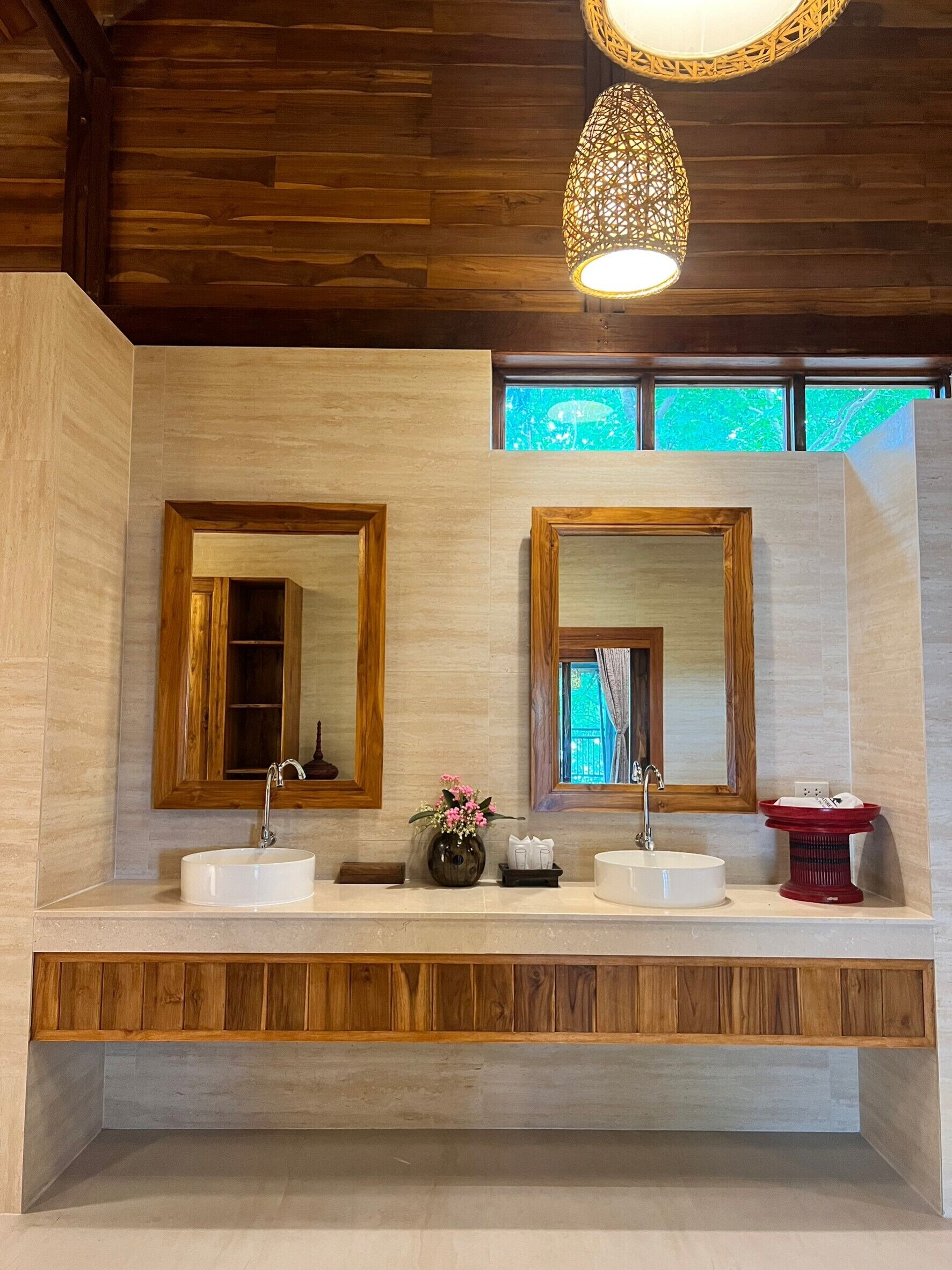 deluxe villa | bathroom | shower, free toiletries, hair dryer, towels