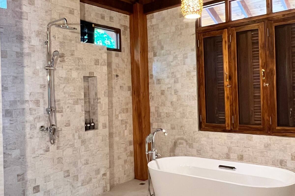 deluxe villa | bathroom | shower, free toiletries, hair dryer, towels