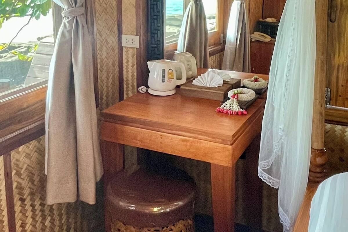 Numnoi Air-Condition with Outside Bathroom | Minibar, in-room safe, desk, free WiFi