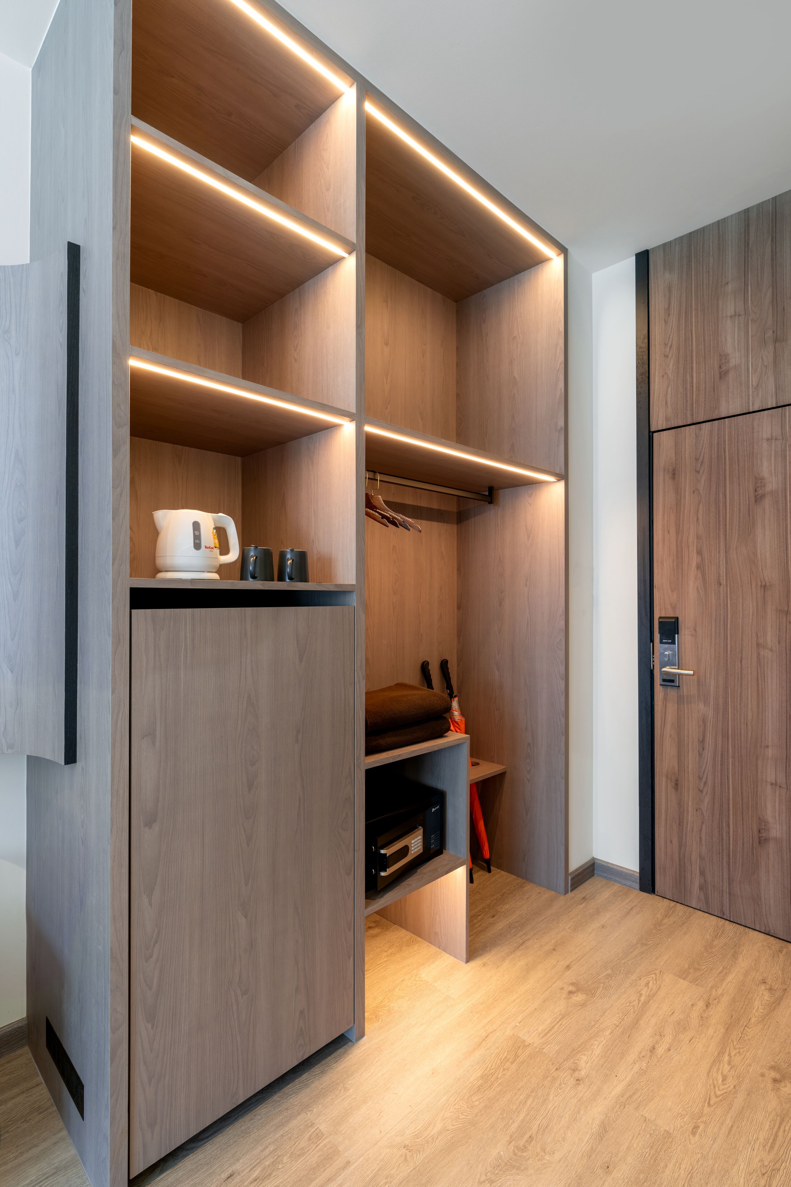 blackout curtains, free wifi, bed sheets