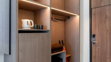 Cortinas blackout, wifi gratis y ropa de cama