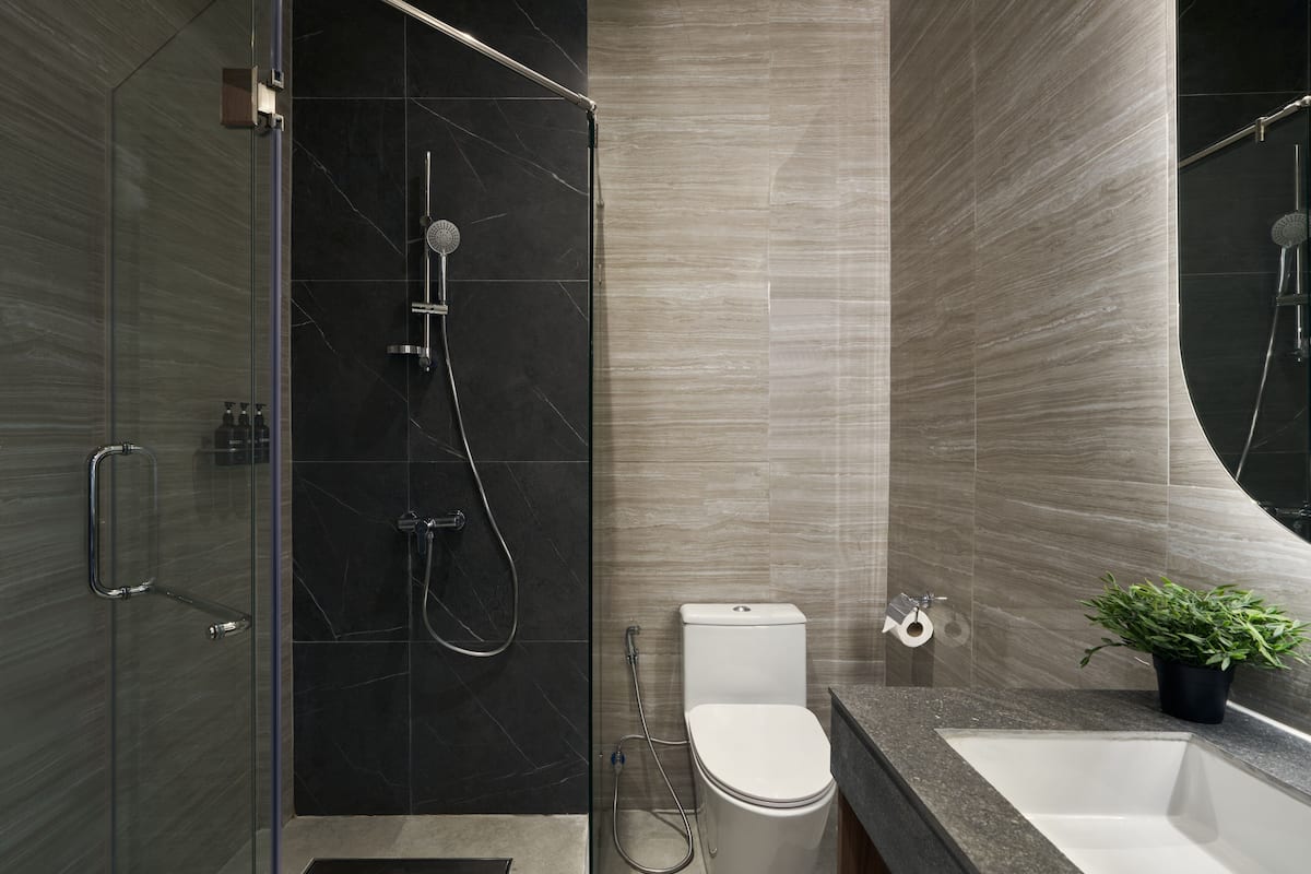 blackout curtains, free wifi, bed sheets