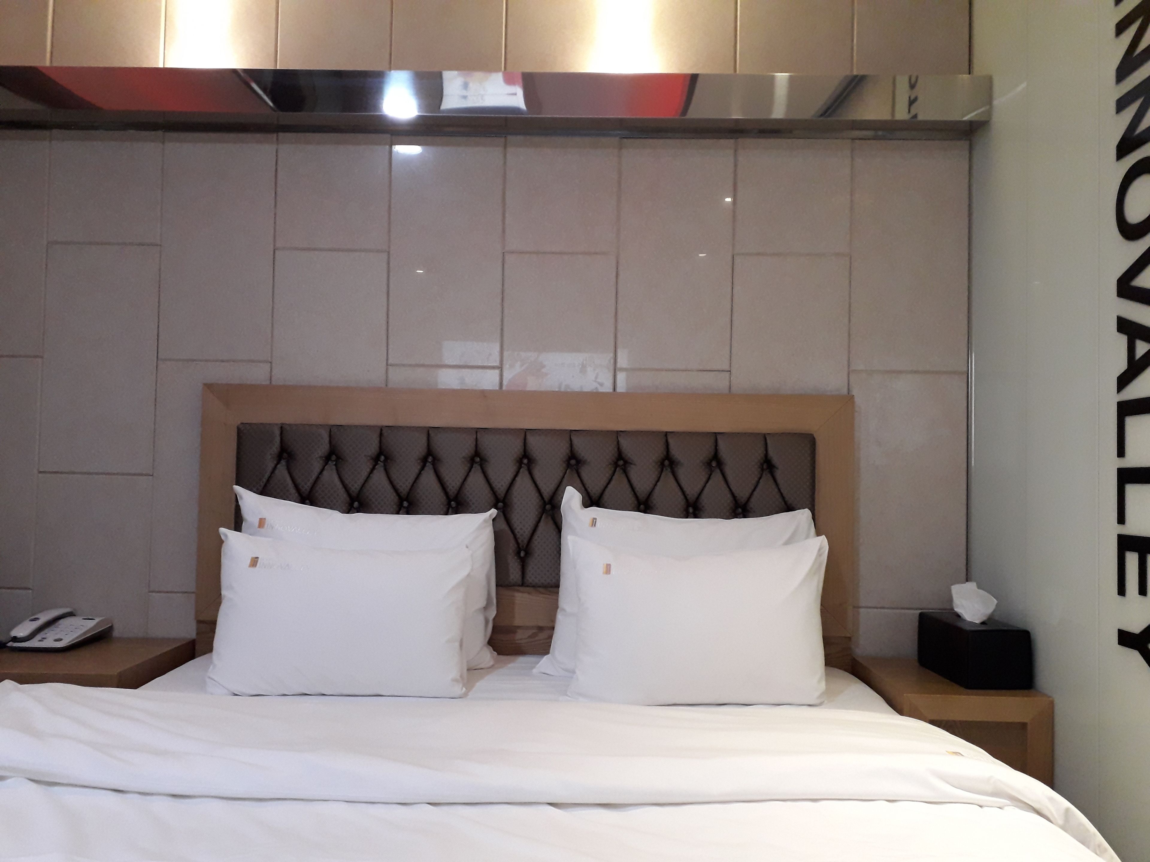 premium bedding, free wifi