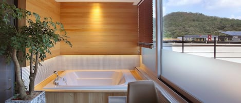 Terrace | Bathroom | Separate tub and shower, jetted tub, rainfall showerhead