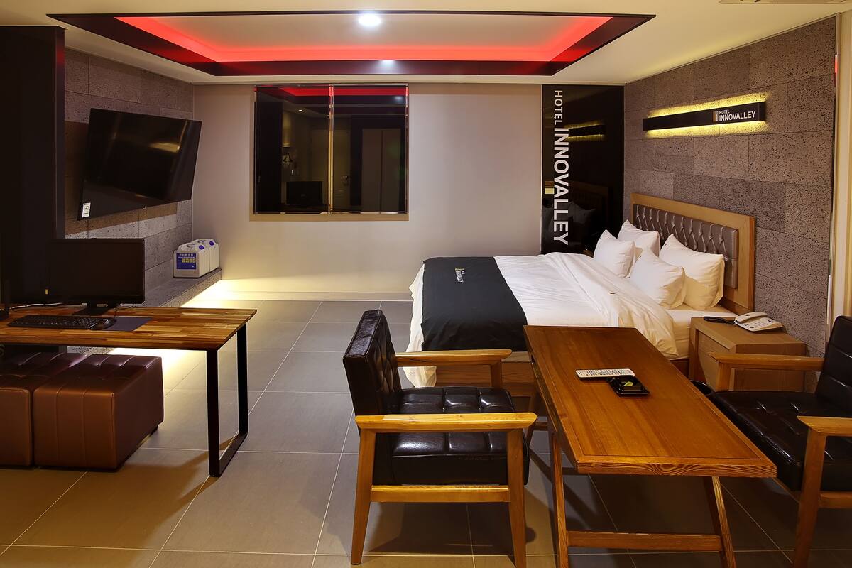Terrace | Premium bedding, WiFi (free)