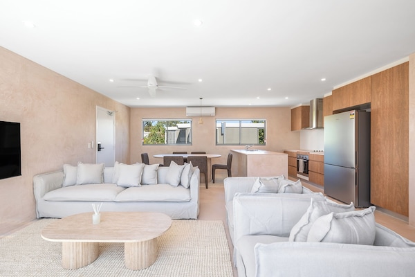 Apartemen Mewah, 2 kamar tidur | Area keluarga | TV layar datar
