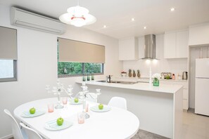 Kjøleskap og vannkoker