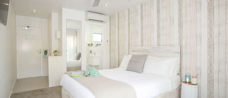 Iron/ironing board, free WiFi, bed sheets