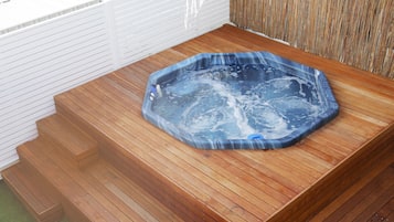 Bañera de hidromasaje interior