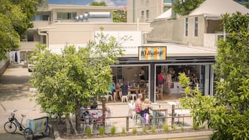 Vista frontal de la propiedad