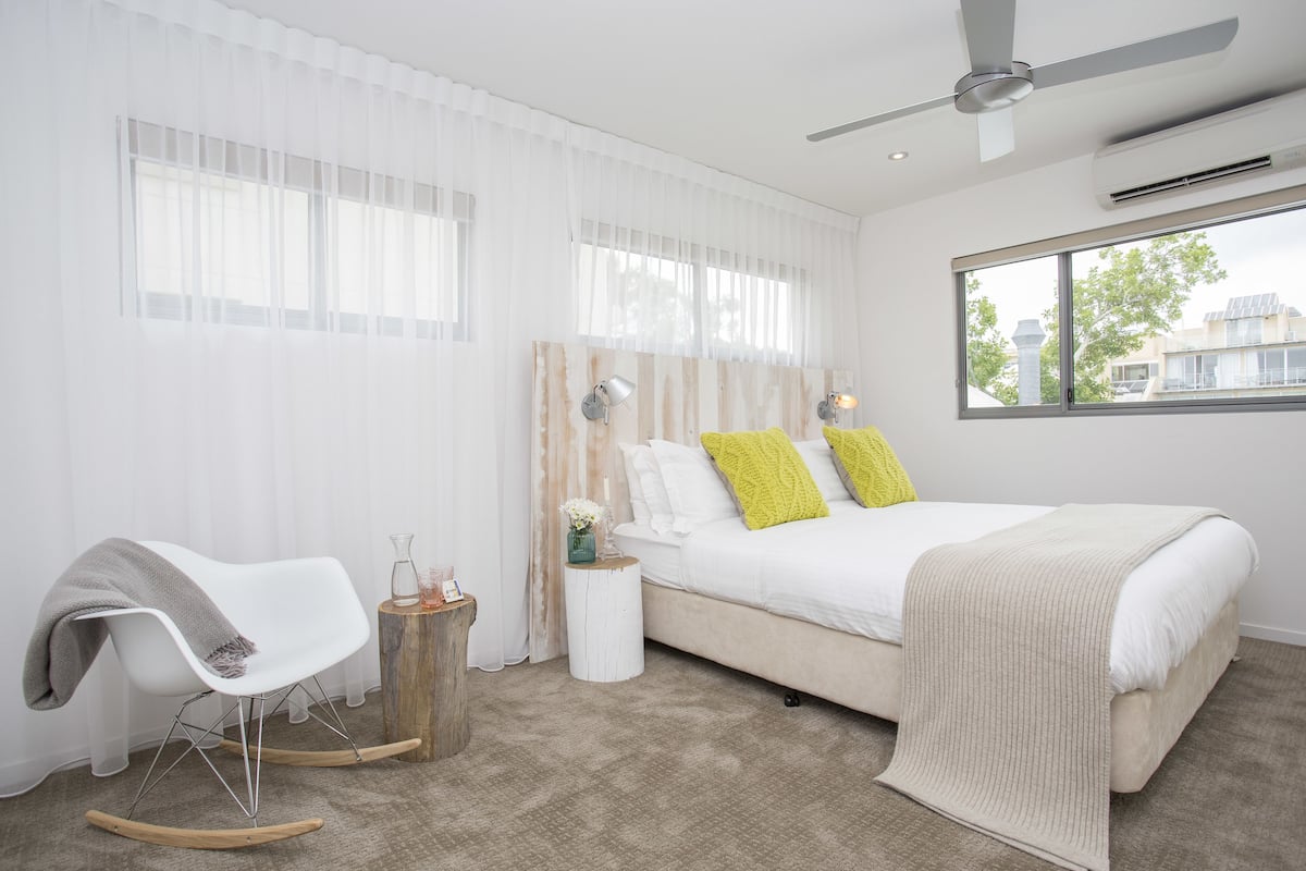 Deluxe-Apartment, 2 Schlafzimmer | Bügeleisen/Bügelbrett, kostenloses WLAN, Bettwäsche