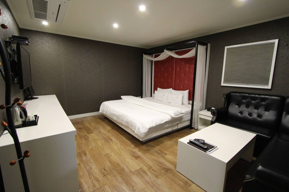 individually decorated, individually furnished, blackout curtains