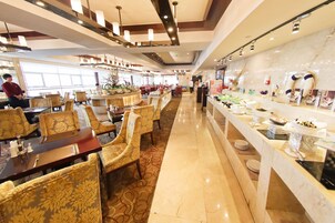 Daily buffet breakfast for a fee
