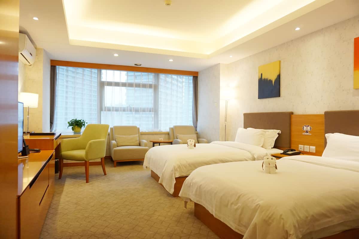 Minibar, in-room safe, desk, iron/ironing board