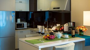 Fridge, coffee/tea maker, electric kettle - Oak Chateau Dalian (Dalian)