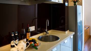 Fridge, coffee/tea maker, electric kettle