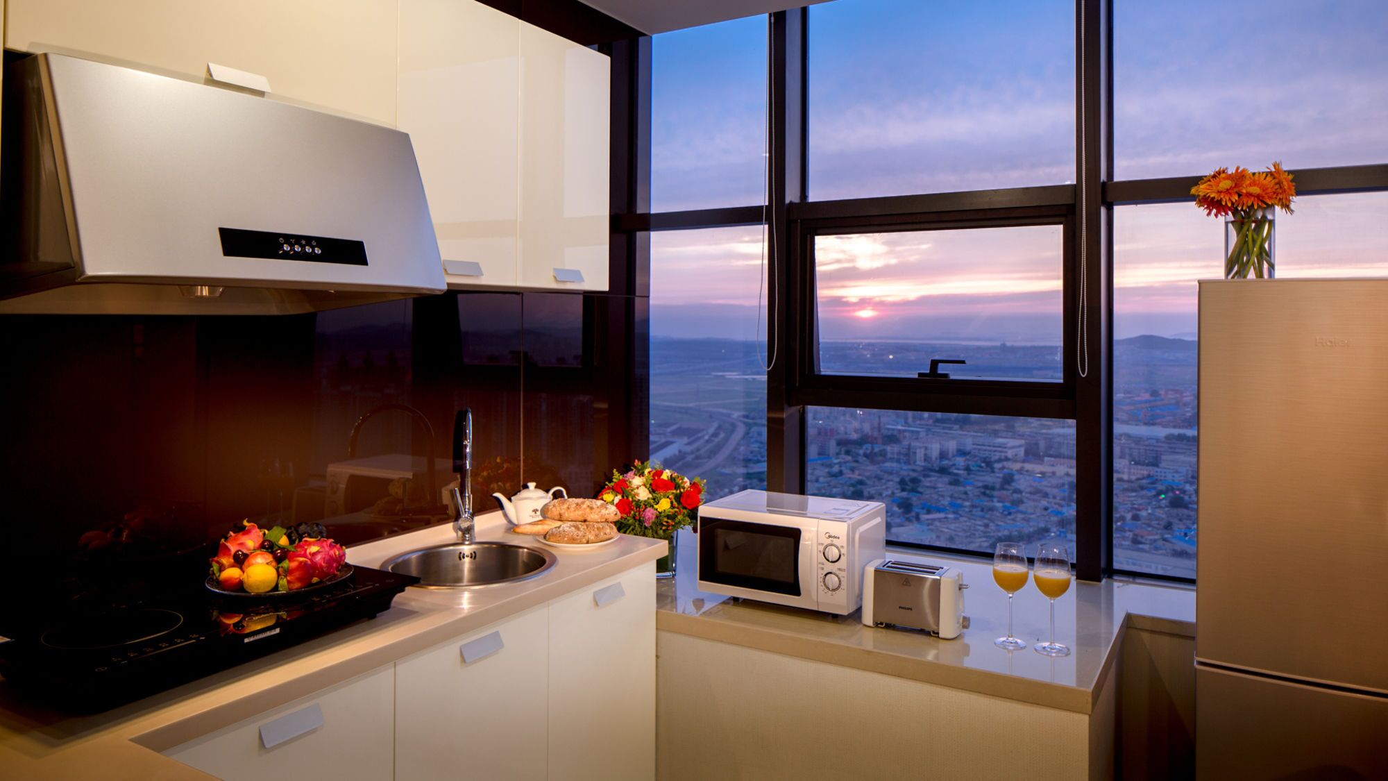 Suite panorámica, 1 habitación | Cocina privada | Frigorífico, cafetera o tetera y hervidor eléctrico