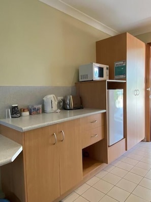 Deluxe Queen & Single Room (Pet Friendly) | Private kitchen