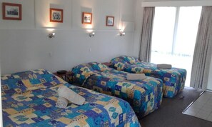 Triple Room | Minibar, in-room safe, desk, soundproofing - Donald Riverside Motel (Donald)