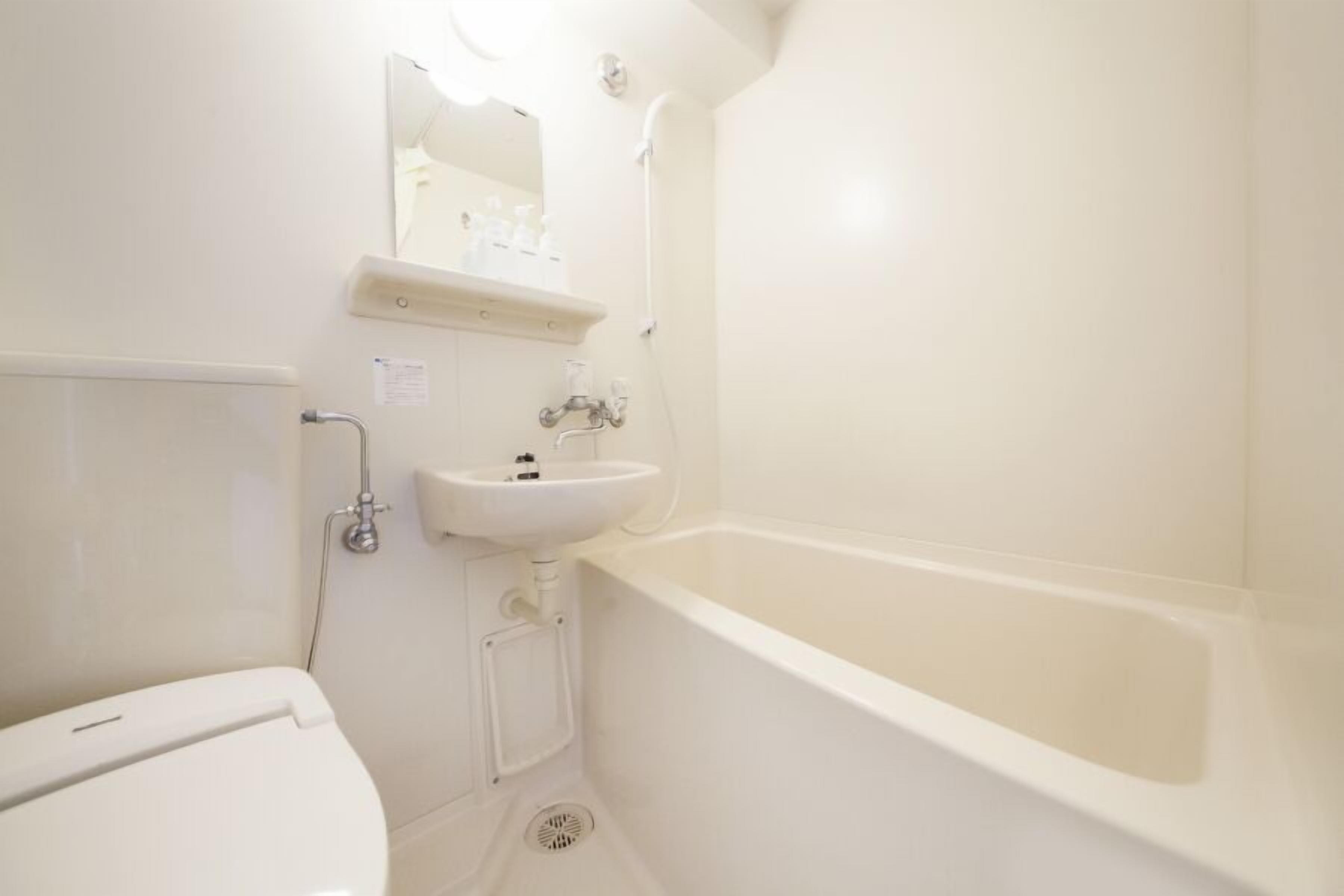 combined shower/bathtub, free toiletries, hair dryer, slippers