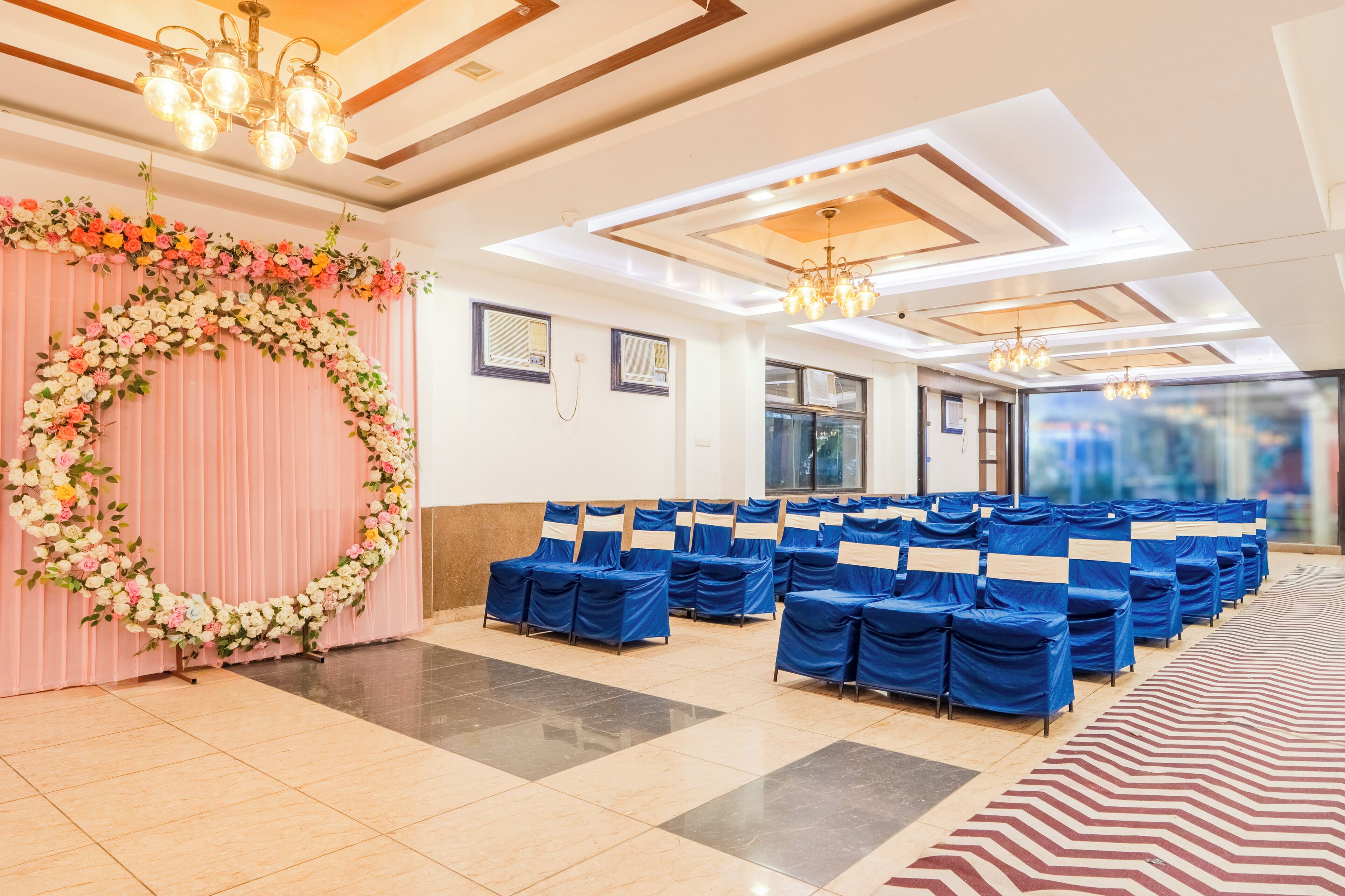 Foto - Treebo Shivam Inn Near Singapore Mall