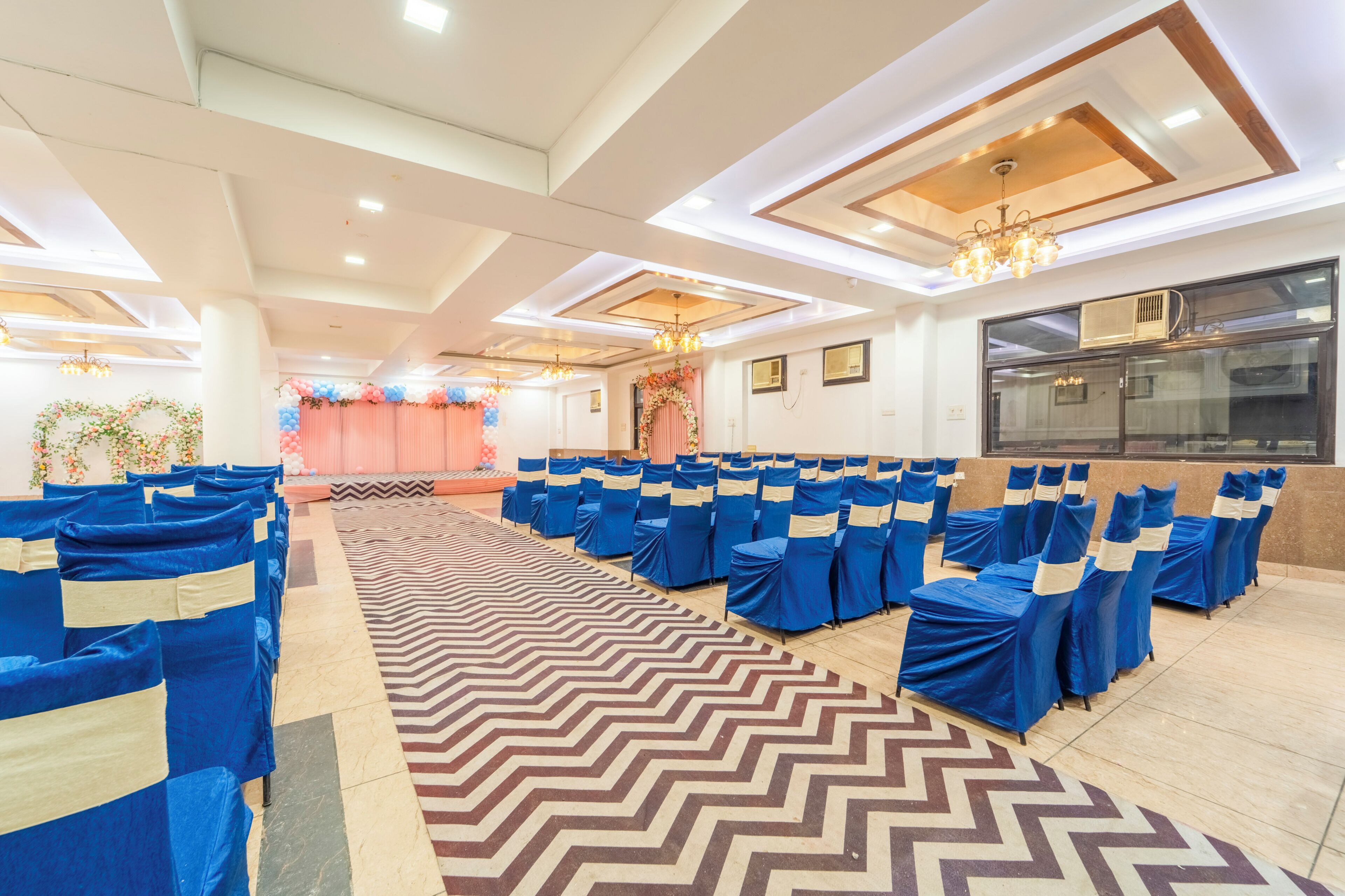 Foto - Treebo Shivam Inn Near Singapore Mall