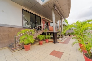 Free self parking - Treebo Shivam Inn Near Singapore Mall (Lucknow)