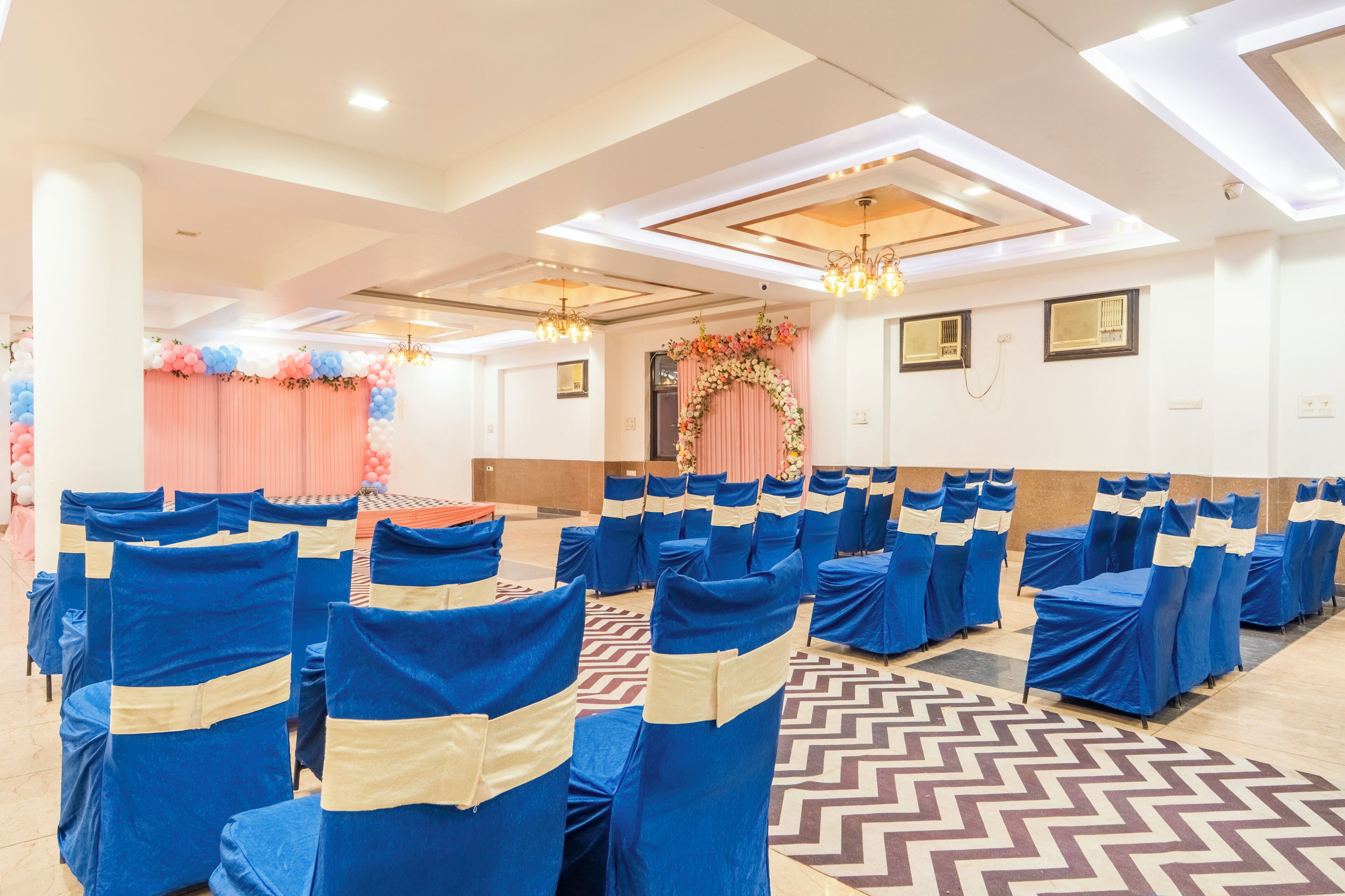 Foto - Treebo Shivam Inn Near Singapore Mall