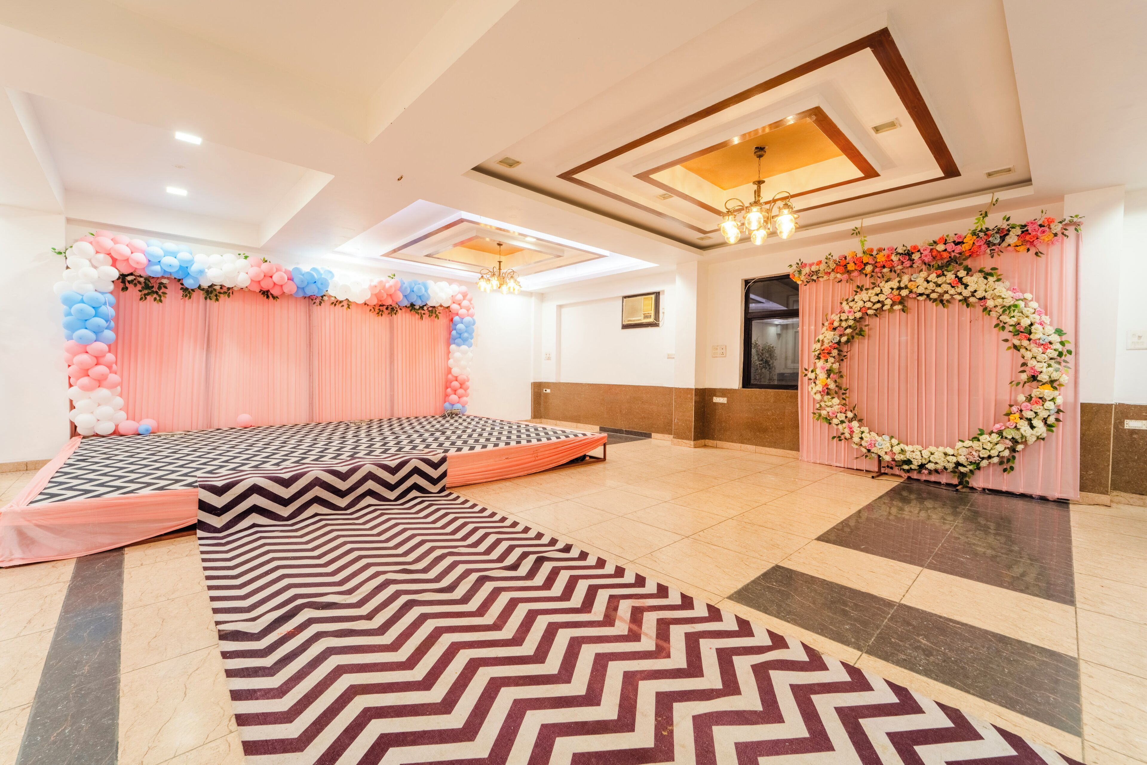 Foto - Treebo Shivam Inn Near Singapore Mall