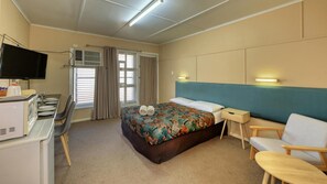 Iron/ironing board, free WiFi, bed sheets - Matilda Motel (Winton)