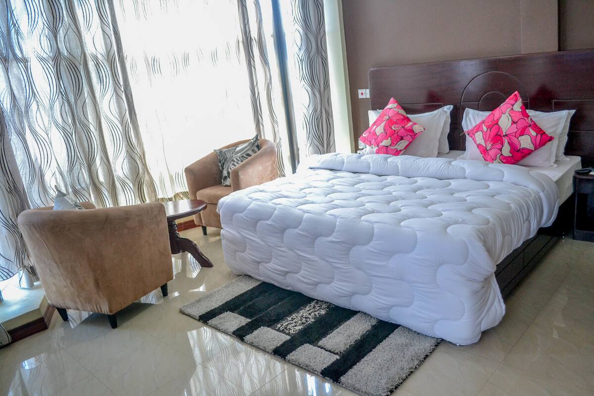 Executive Suite, 1 Bedroom | Premium bedding, minibar, desk, free WiFi