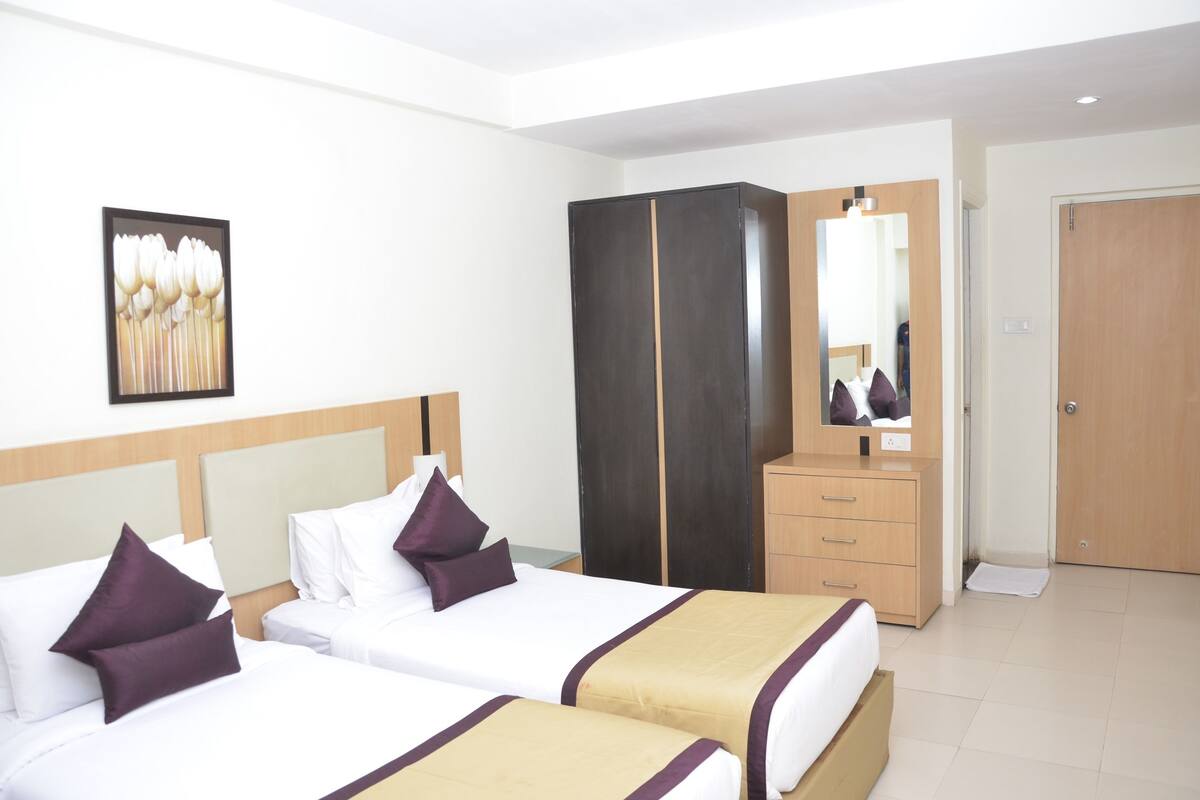 Minibar, iron/ironing board, free WiFi