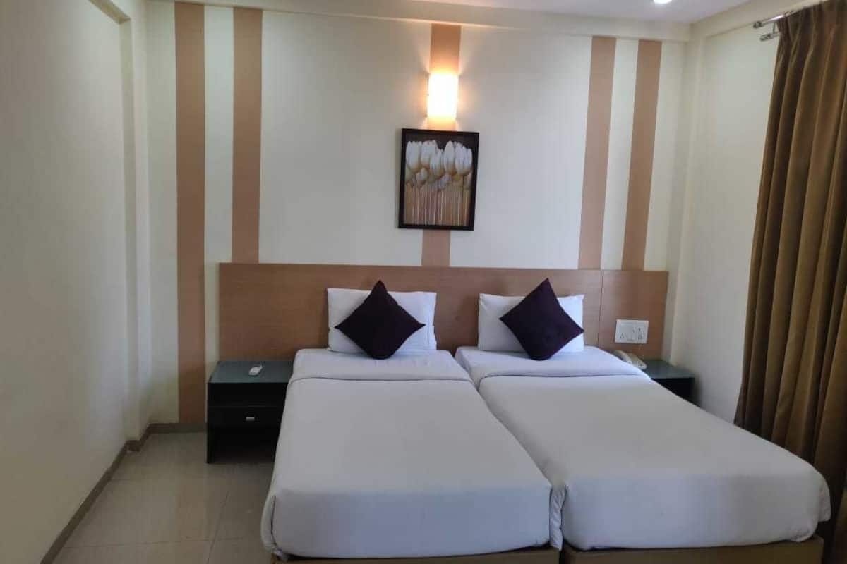 Minibar, iron/ironing board, free WiFi