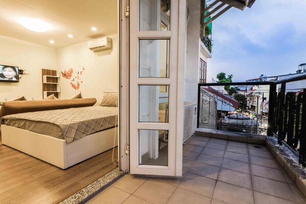 Balcony - The Nguyens Apartments Hanoi Old Quarter (Hanoi)