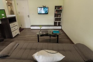 Flat-screen TV - The Nguyens Apartments Hanoi Old Quarter (Hanoi)
