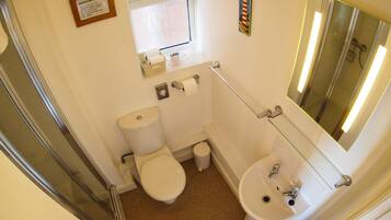 Twin Room | Bathroom | Towels