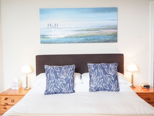 Double Room, 1 King Bed, Sea View | Free WiFi - By The Sea Bed and Breakfast (Eastbourne)