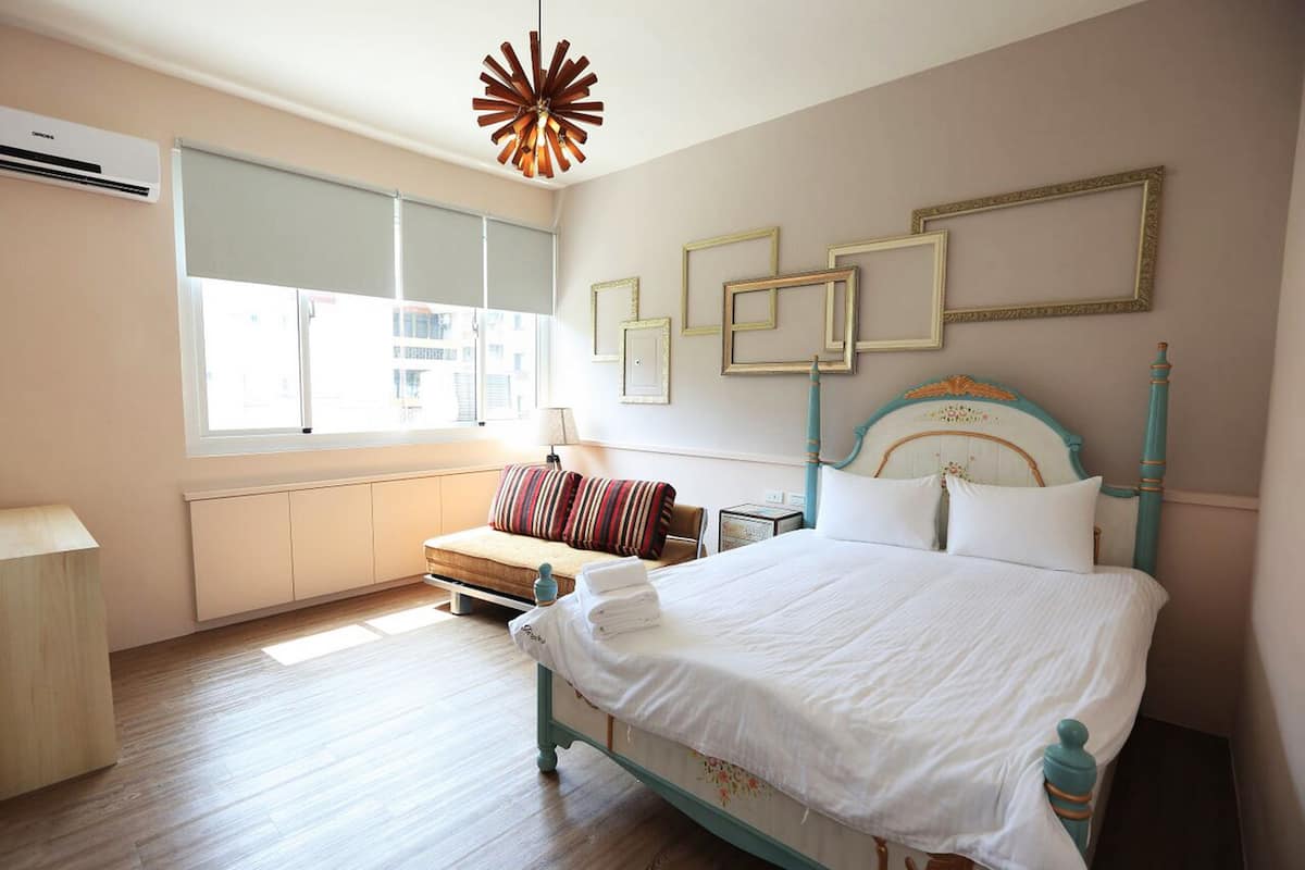 Romantic Double Room, 1 Bedroom (Over 2pax, additional cost applies) | Desk, free WiFi, bed sheets